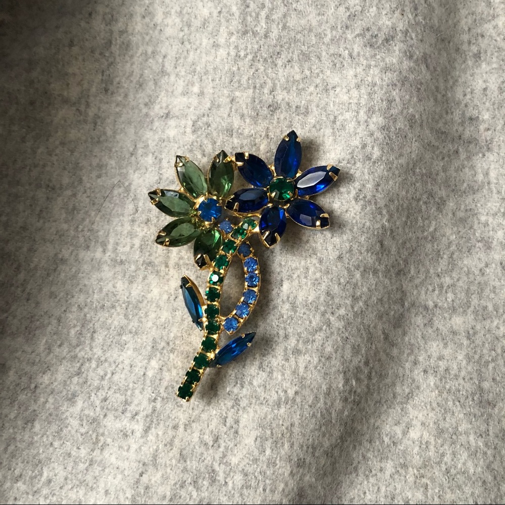 VTG Blue/Green Rhinestone Flower Gold tone Brooch